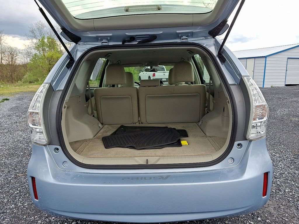 Used 2014 Toyota Prius V Two image 28