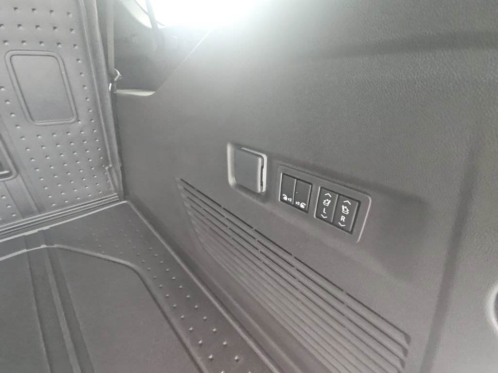 New 2026 Chevrolet Suburban High Country image 27