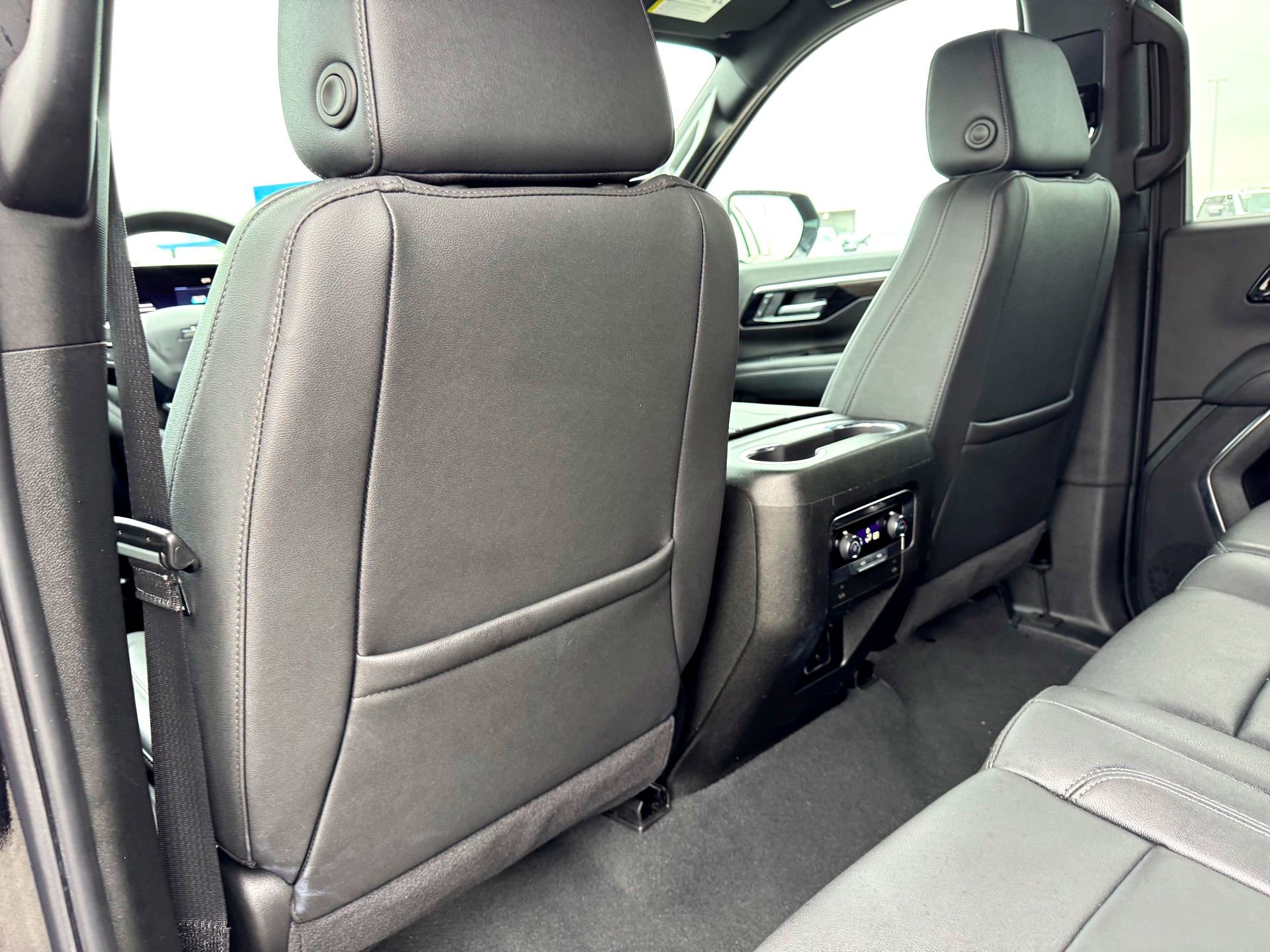 Used 2025 Chevrolet Suburban Z71 AWD/4WD image 20