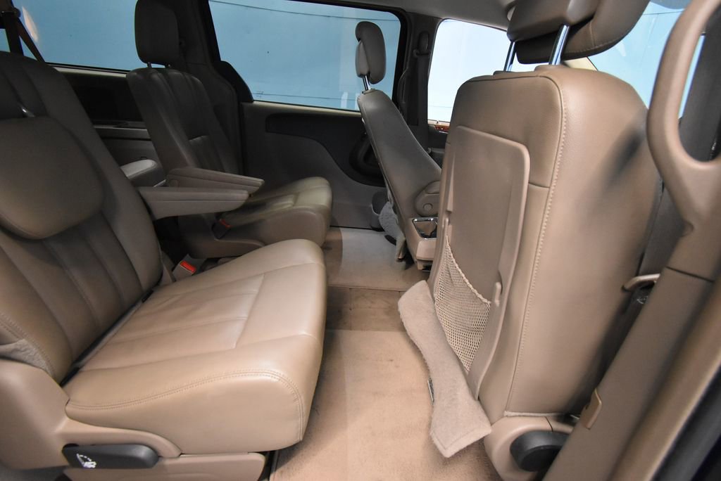 Used 2016 Chrysler Town & Country Touring FWD image 26