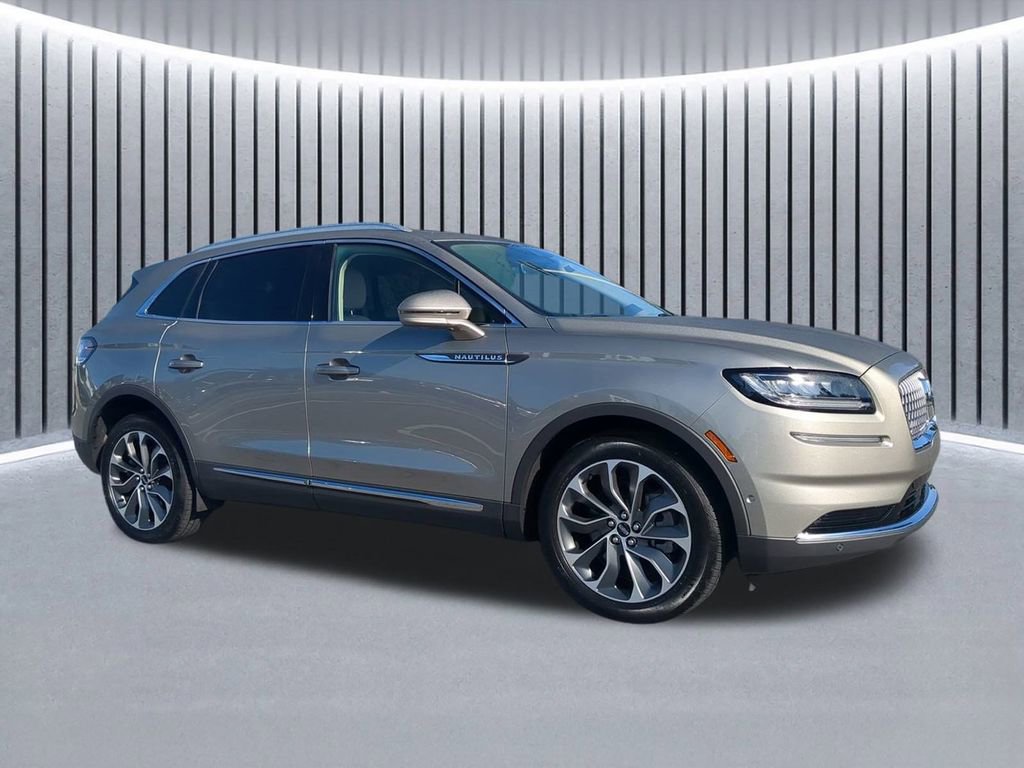 Used 2023 Lincoln Nautilus Reserve w/ Equipment Group 201A image 3