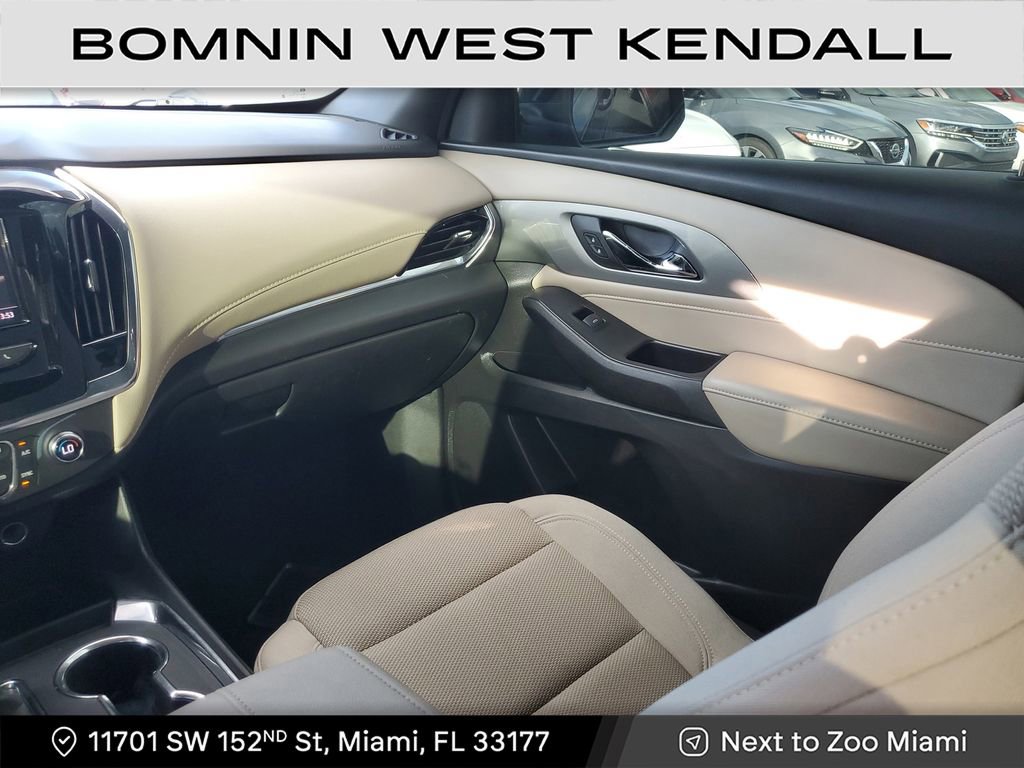 Used 2023 Chevrolet Traverse LS image 12