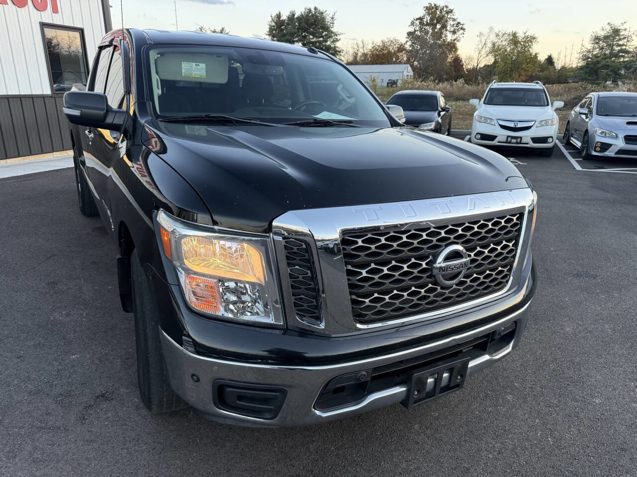 Used 2018 Nissan Titan SV w/ SV Convenience Package RWD image 4