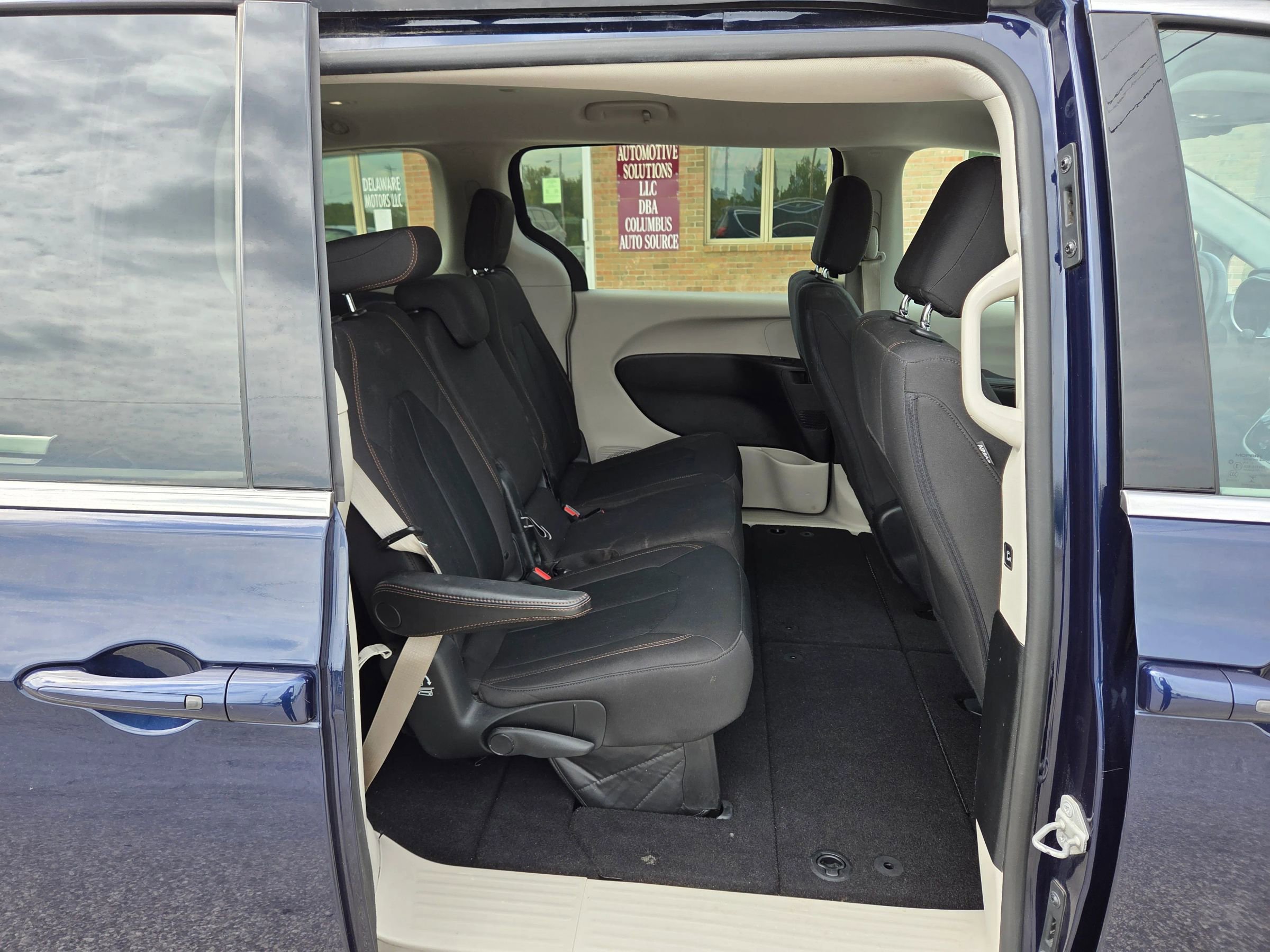 Used 2017 Chrysler Pacifica Touring image 18