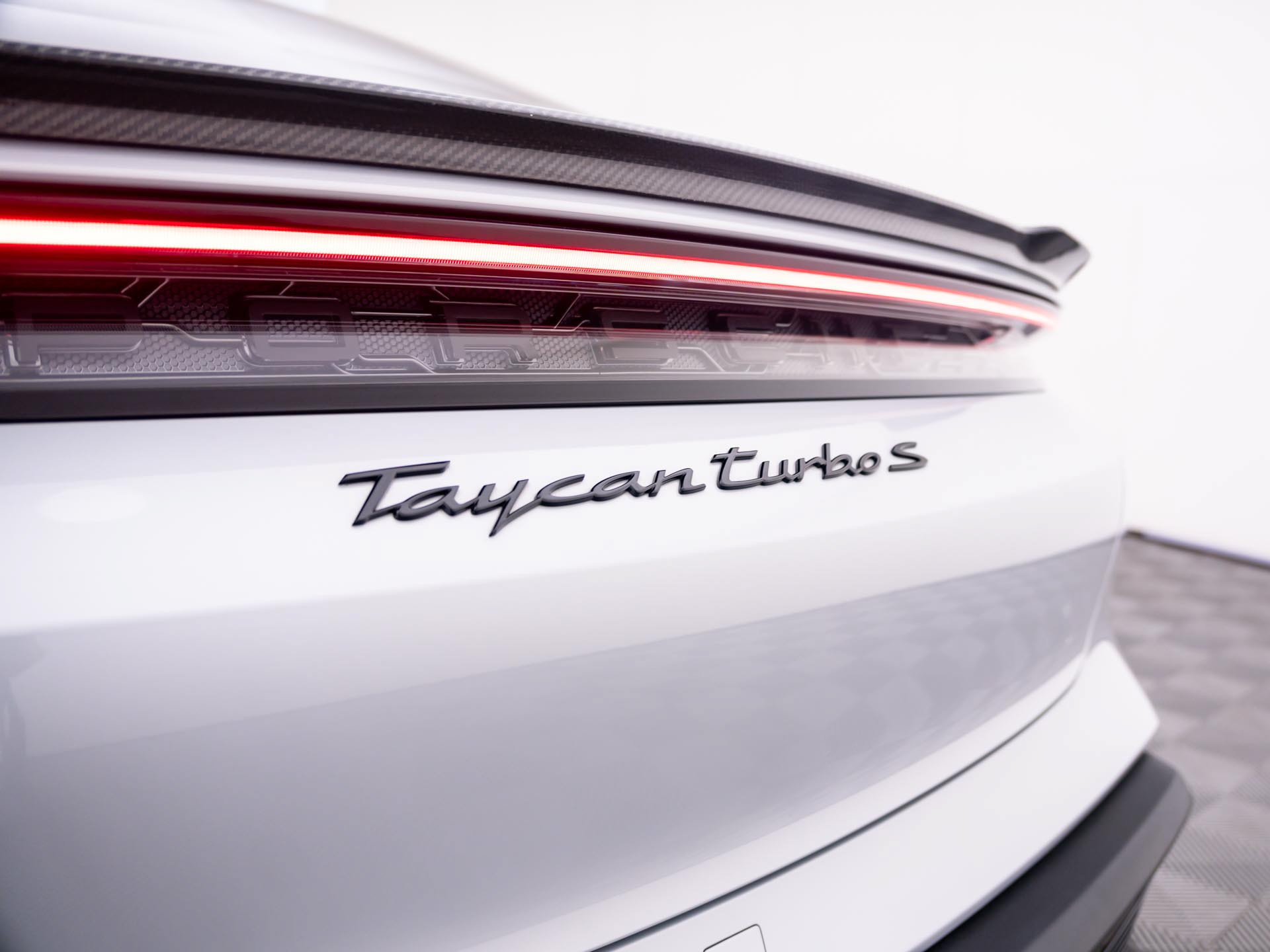 Used 2021 Porsche Taycan AWD/4WD image 35