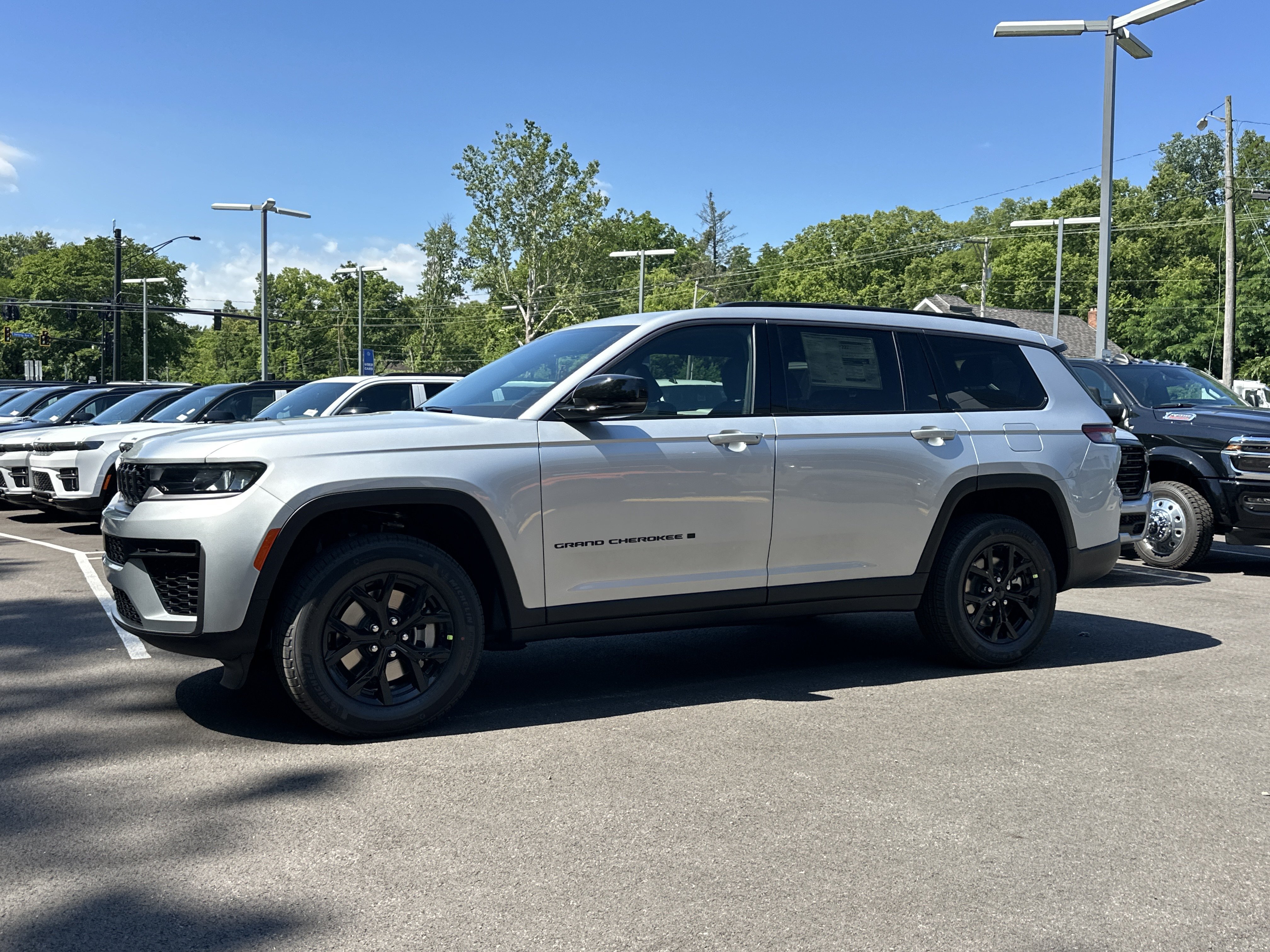 New 2026 Jeep Grand Cherokee L 4WD image 24