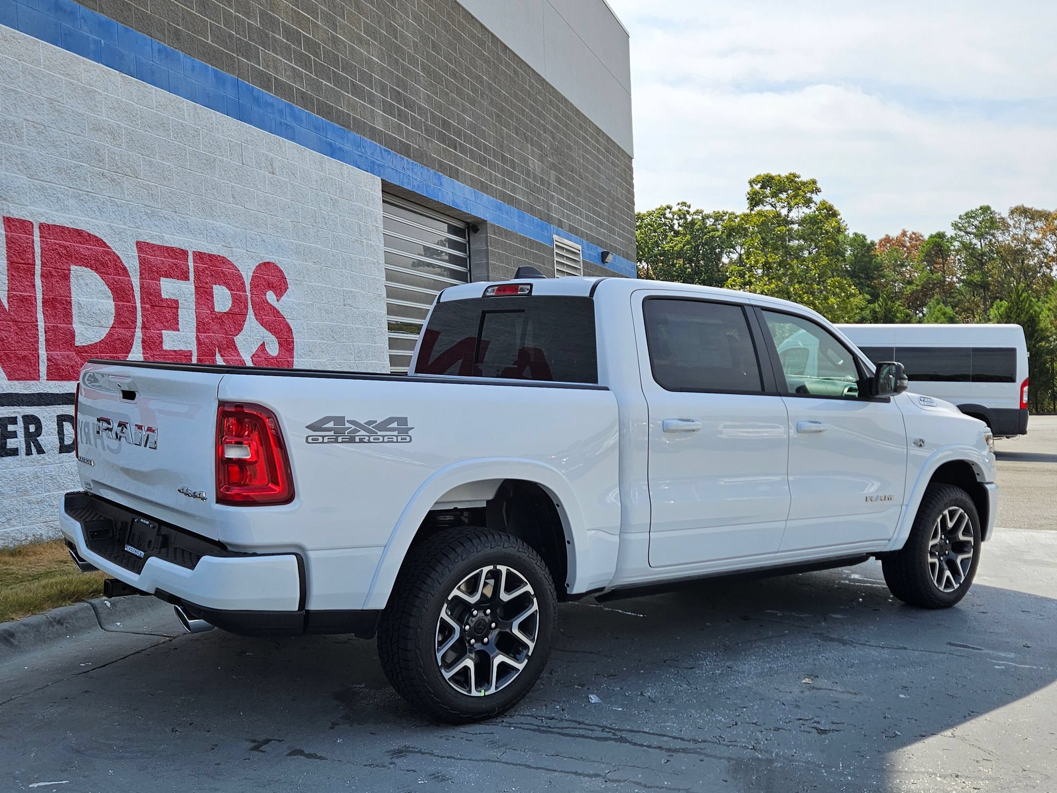 New 2027 RAM 1500 Laramie w/ Laramie Preferred Package AWD/4WD image 7