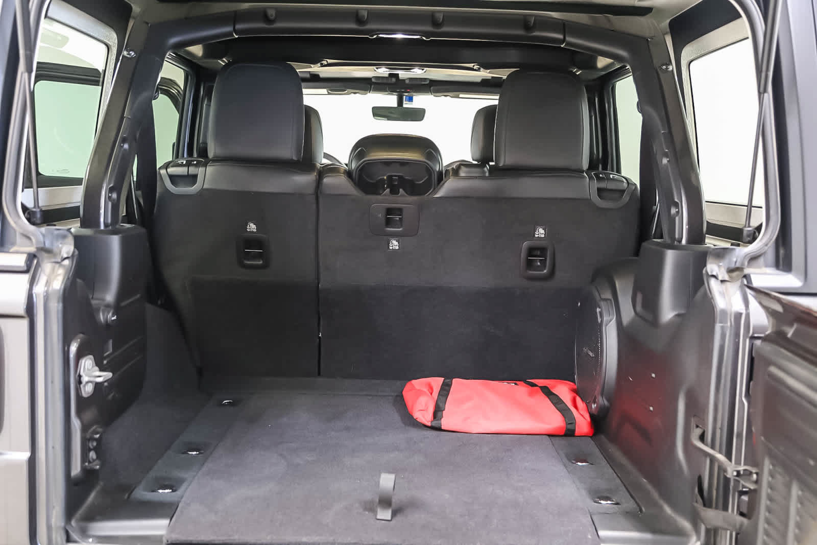 Used 2023 Jeep Wrangler Unlimited Sahara AWD/4WD image 31