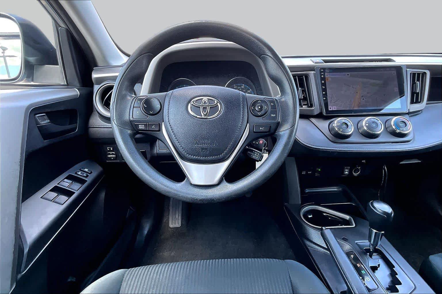 Used 2017 Toyota RAV4 LE FWD image 6