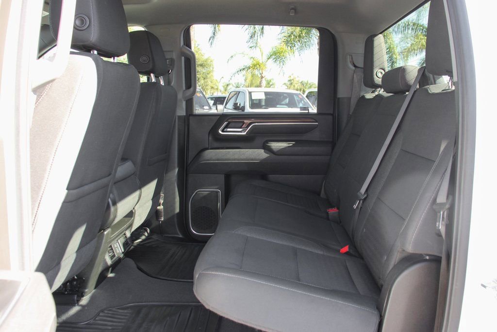 Used 2025 Chevrolet Silverado 2500 LT w/ Convenience Package image 34