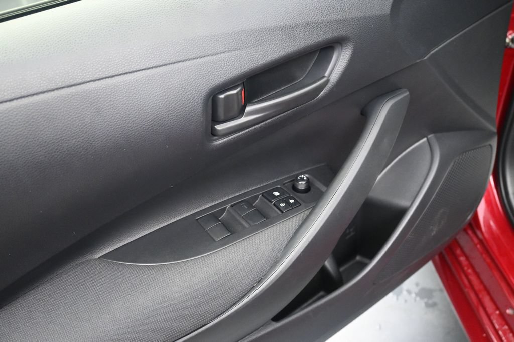 Used 2025 Toyota Corolla LE FWD image 19