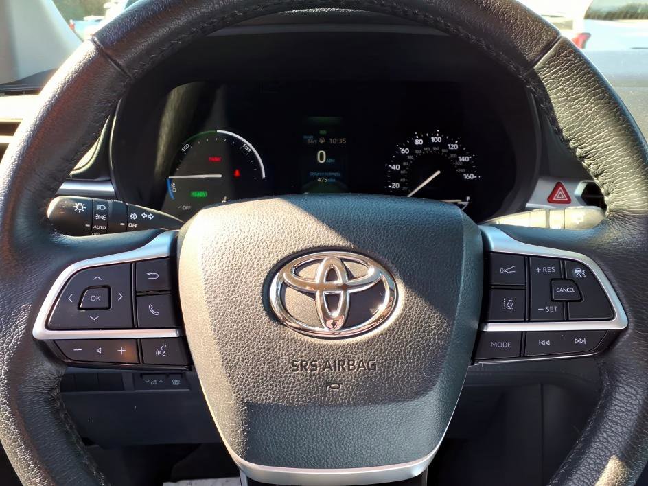 Certified 2023 Toyota Sienna XLE image 24