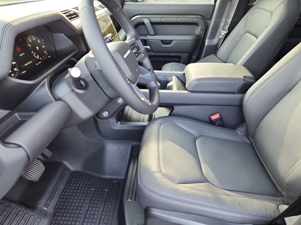 New 2026 Land Rover Defender 130 X-Dynamic SE image 21