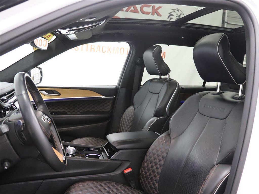 Used 2023 Jeep Grand Cherokee L Summit AWD/4WD image 14