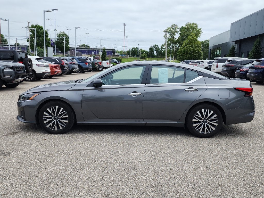 Used 2025 Nissan Altima 2.5 SV FWD image 4