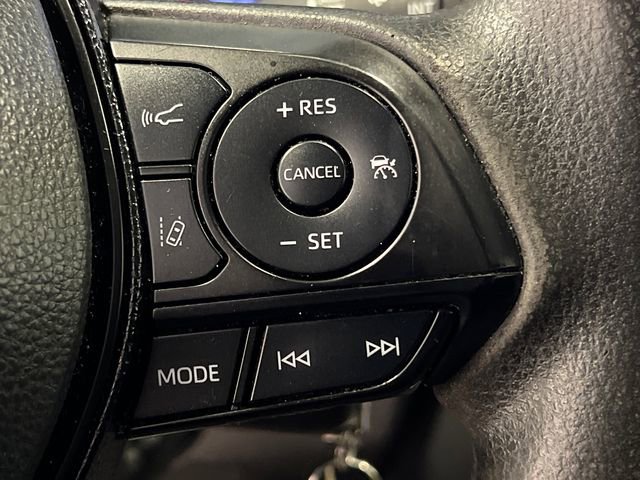Used 2021 Toyota RAV4 LE image 19