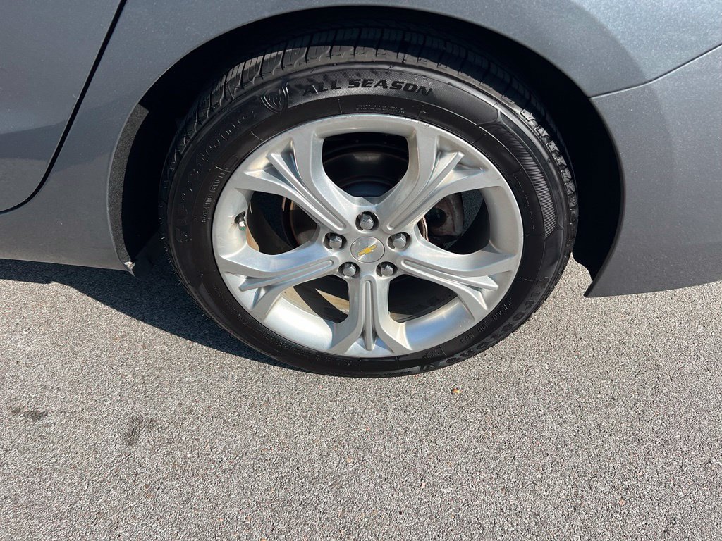 Used 2019 Chevrolet Cruze Premier FWD image 13