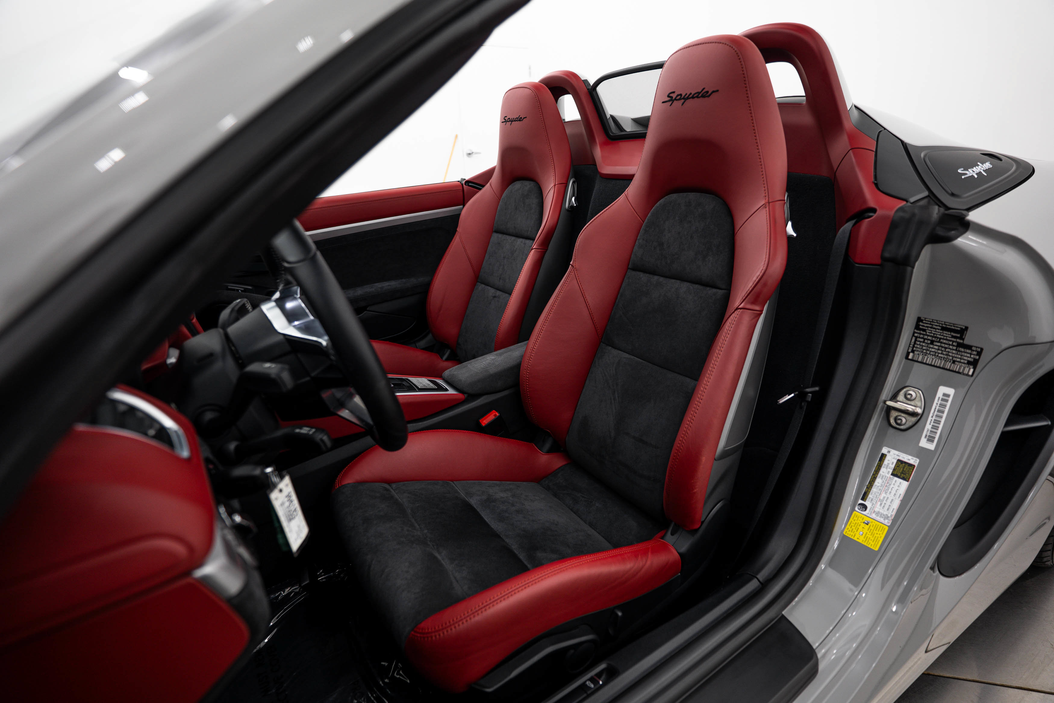 Certified 2016 Porsche Boxster Spyder RWD image 5