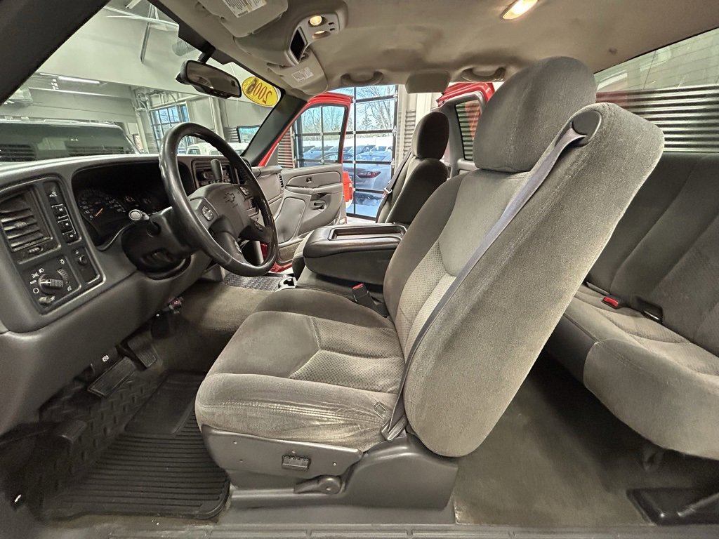 Used 2005 Chevrolet Silverado 2500 LS image 51