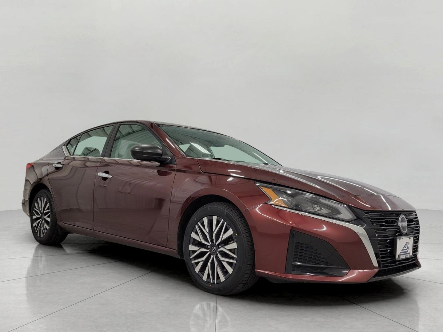 Used 2025 Nissan Altima 2.5 SV image 1