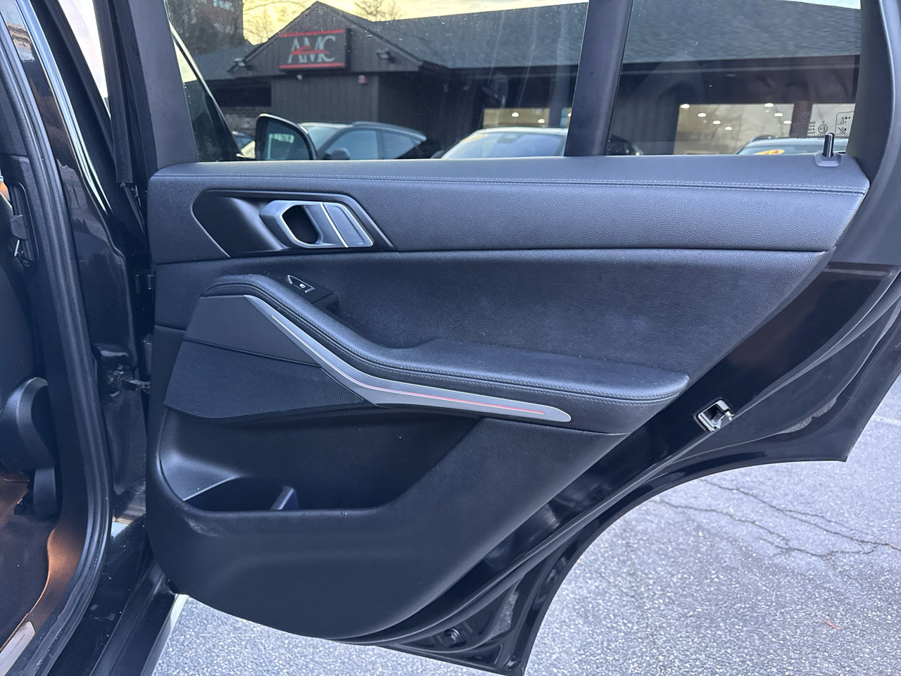 Used 2022 BMW X5 xDrive40i w/ Premium Package image 31