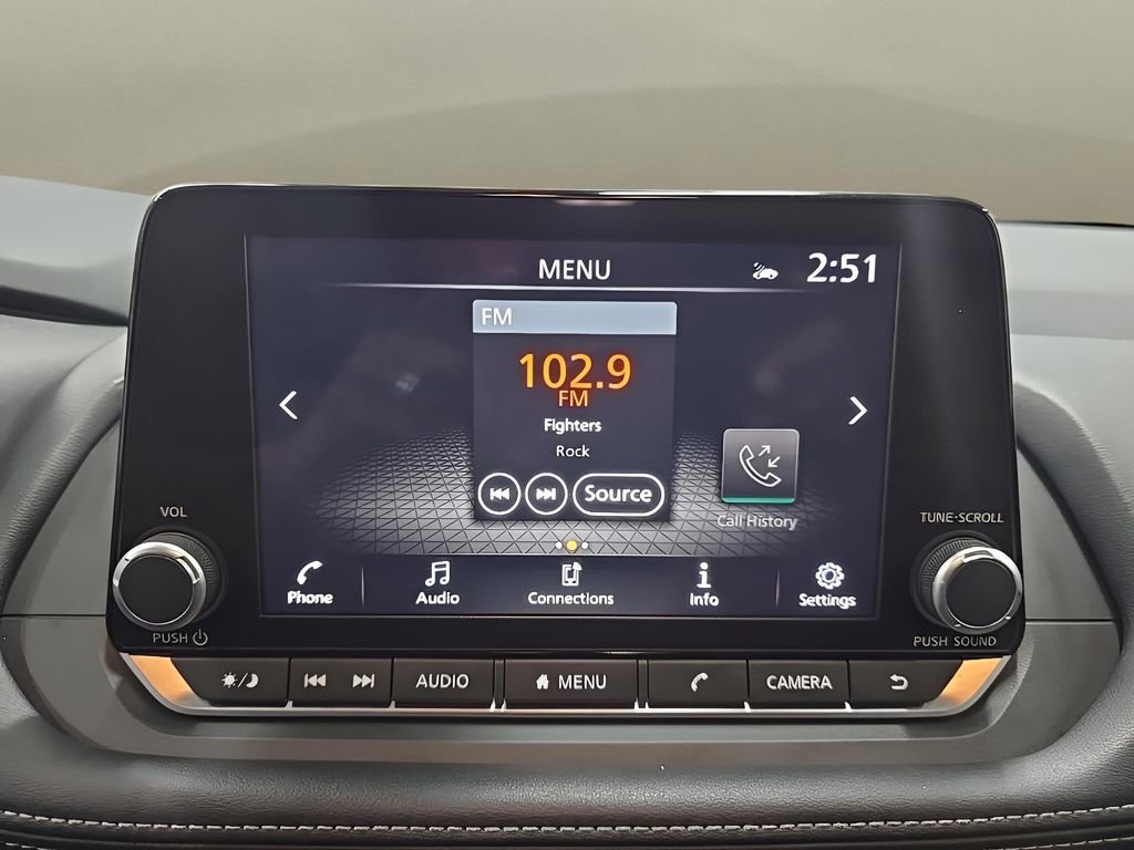 Used 2025 Nissan Rogue SV image 24