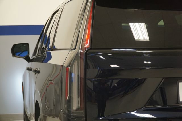 Used 2023 Cadillac Escalade Sport Platinum w/ LPO, ONYX Package AWD/4WD image 4