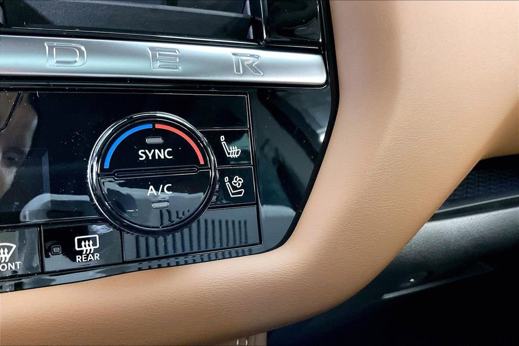 New 2026 Nissan Pathfinder Platinum w/ Accent Package FWD image 40