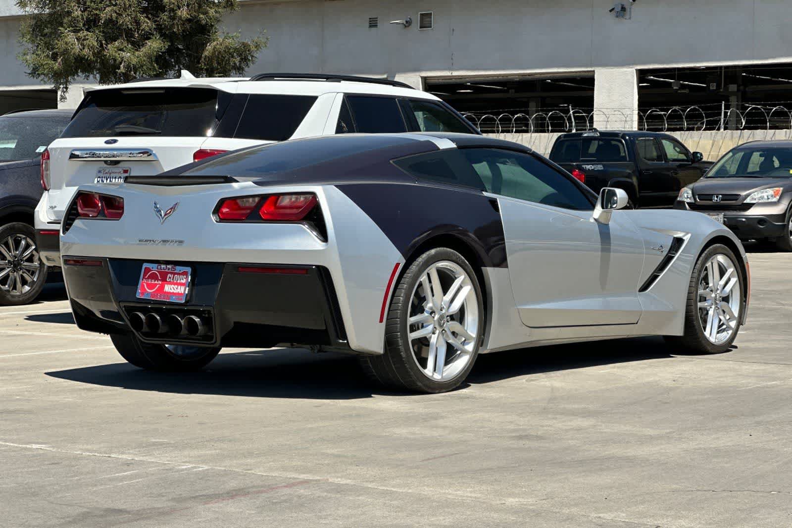 Used 2018 Chevrolet Corvette Stingray Coupe w/ 1LT RWD image 3