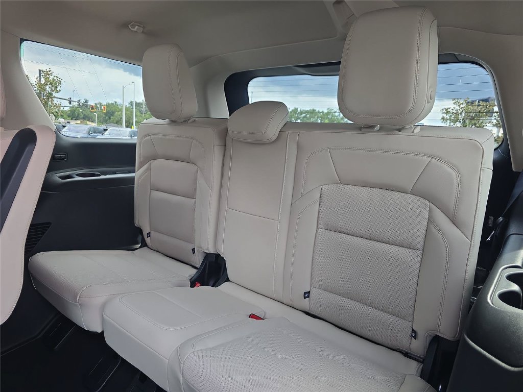 New 2027 Lincoln Navigator Premiere RWD image 9
