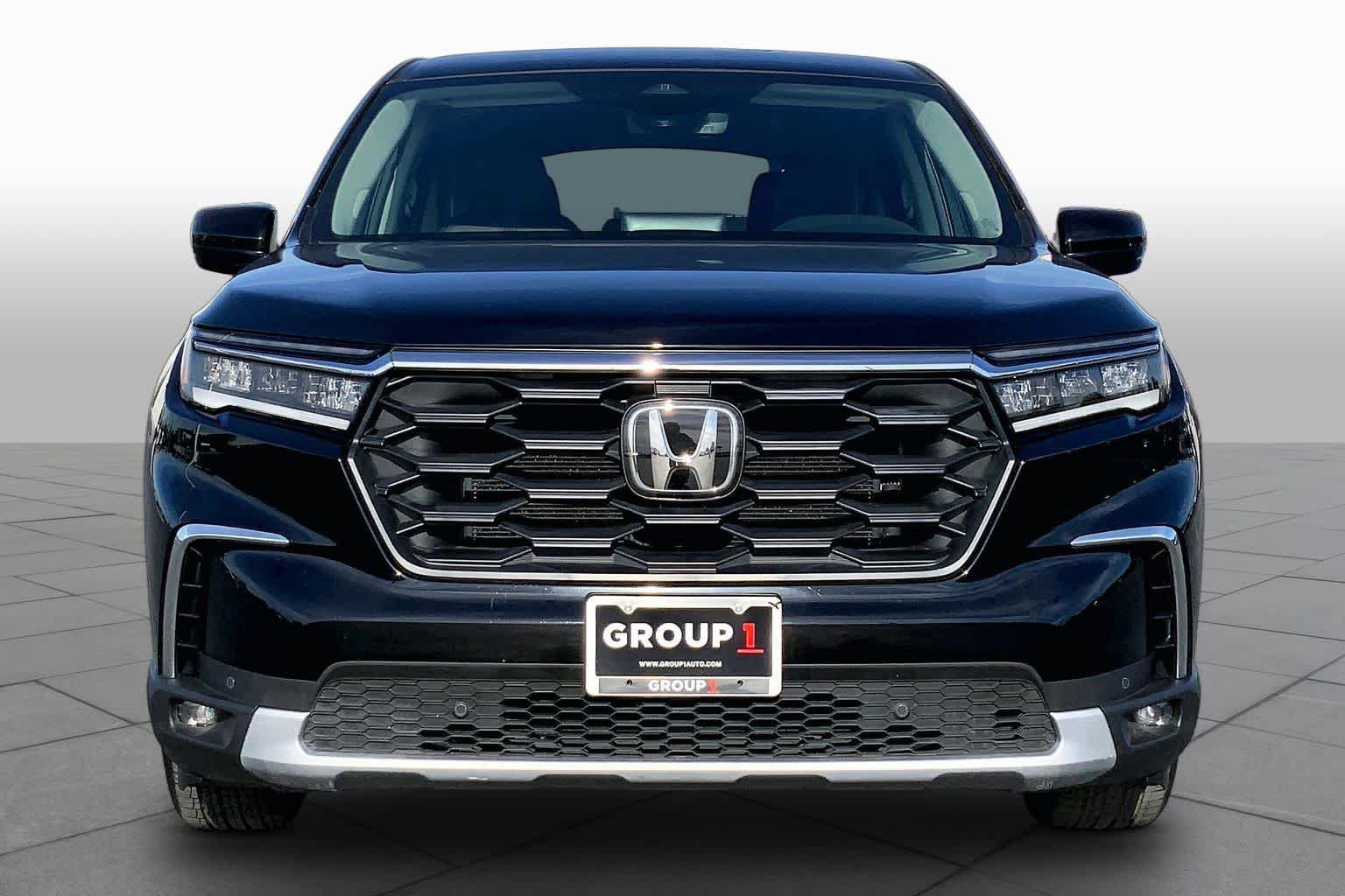 Used 2025 Honda Pilot EX-L image 3