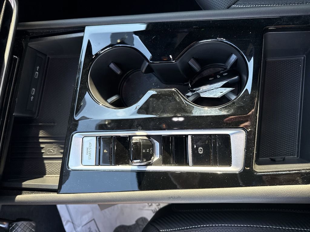 Used 2025 Volkswagen Atlas Cross Sport SE w/ Black Wheel Package image 34