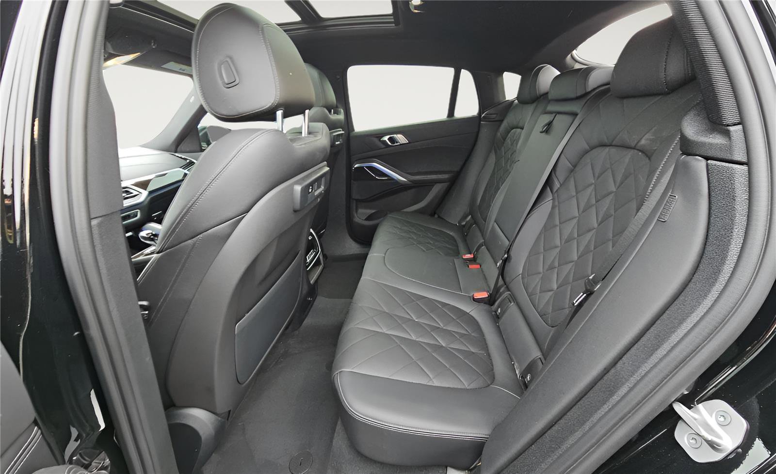 Used 2023 BMW X6 xDrive40i w/ Premium Package image 10