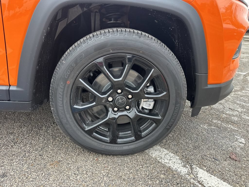 New 2026 Jeep Compass Latitude AWD/4WD image 3