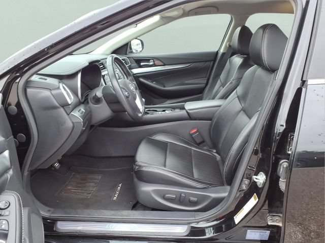 Used 2023 Nissan Maxima SV w/ Floor Mat Group FWD image 16