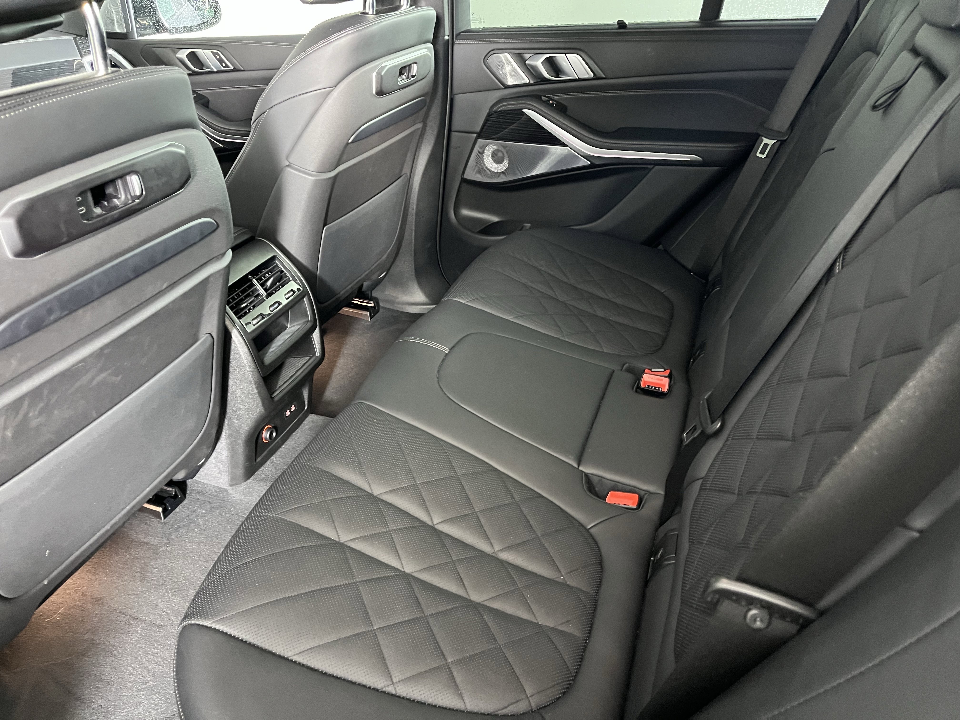 Certified 2025 BMW X5 M60i w/ Executive Package image 15