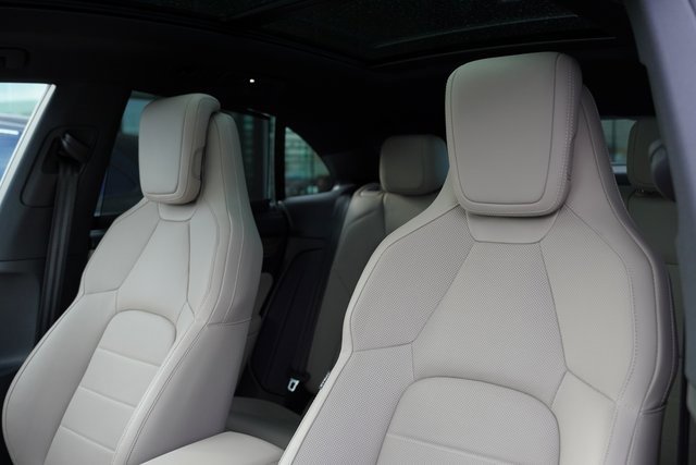 Used 2025 Porsche Macan 4 Electric image 5