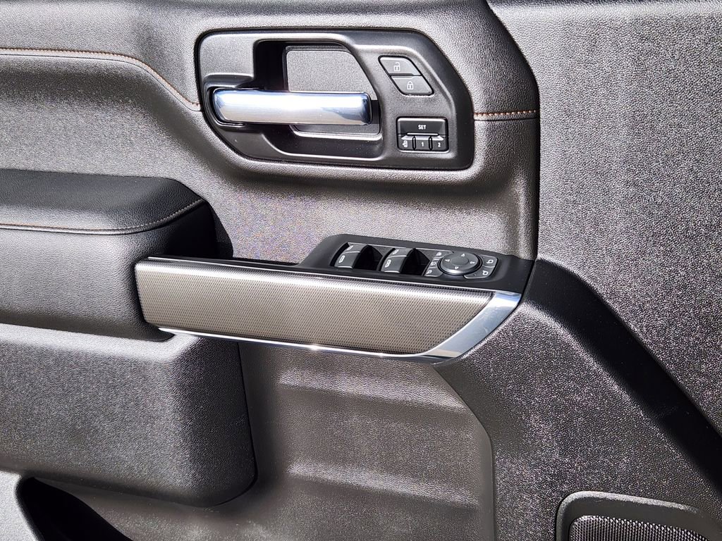 Used 2022 GMC Sierra 2500 AT4 w/ AT4 Preferred Package image 6