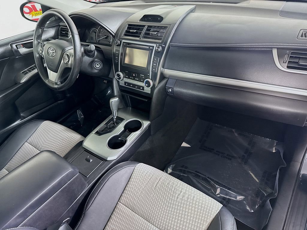Used 2014 Toyota Camry SE FWD image 29