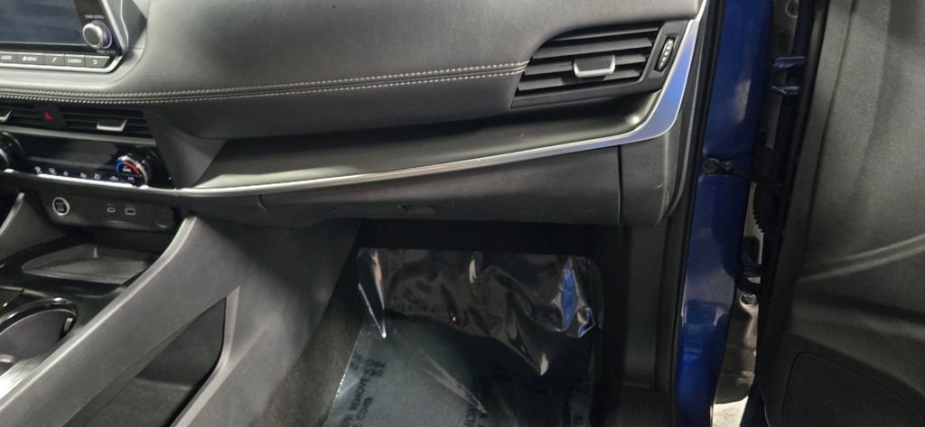 Used 2023 Nissan Rogue SV image 41