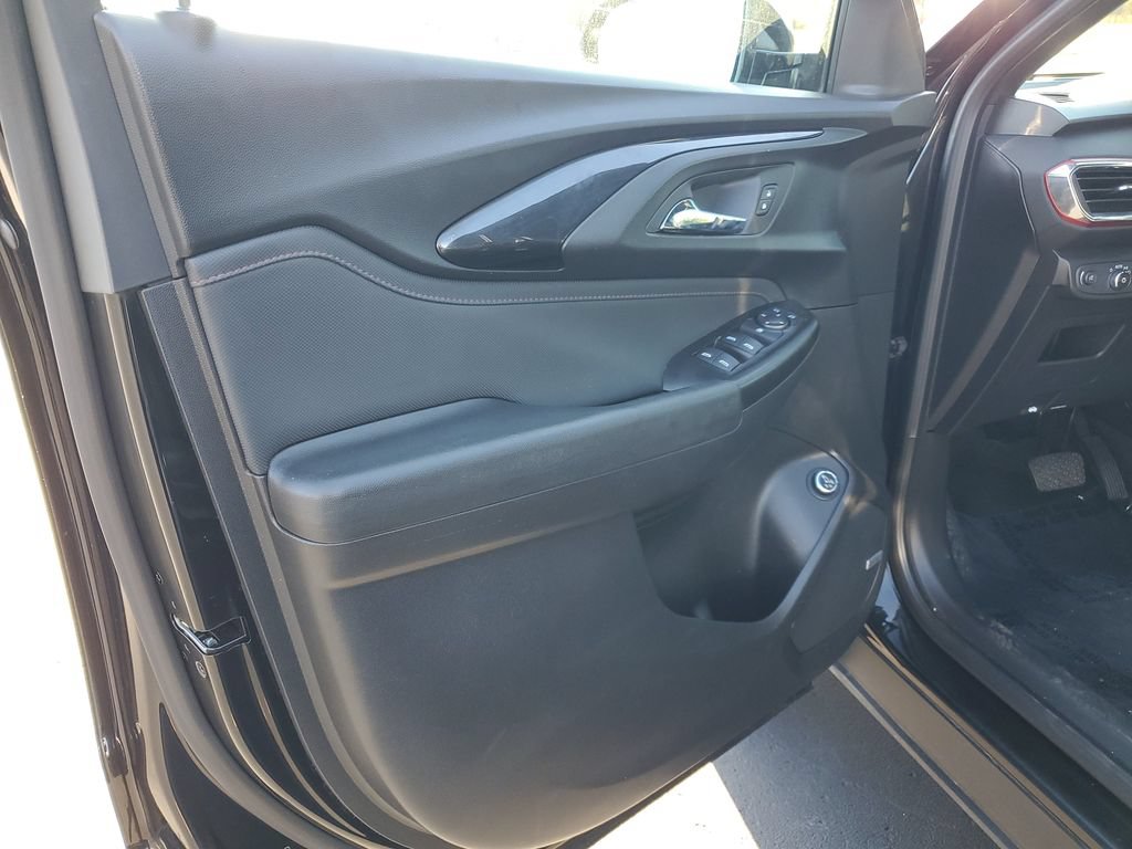 Used 2022 Chevrolet TrailBlazer RS w/ Sun and Liftgate Package FWD image 6