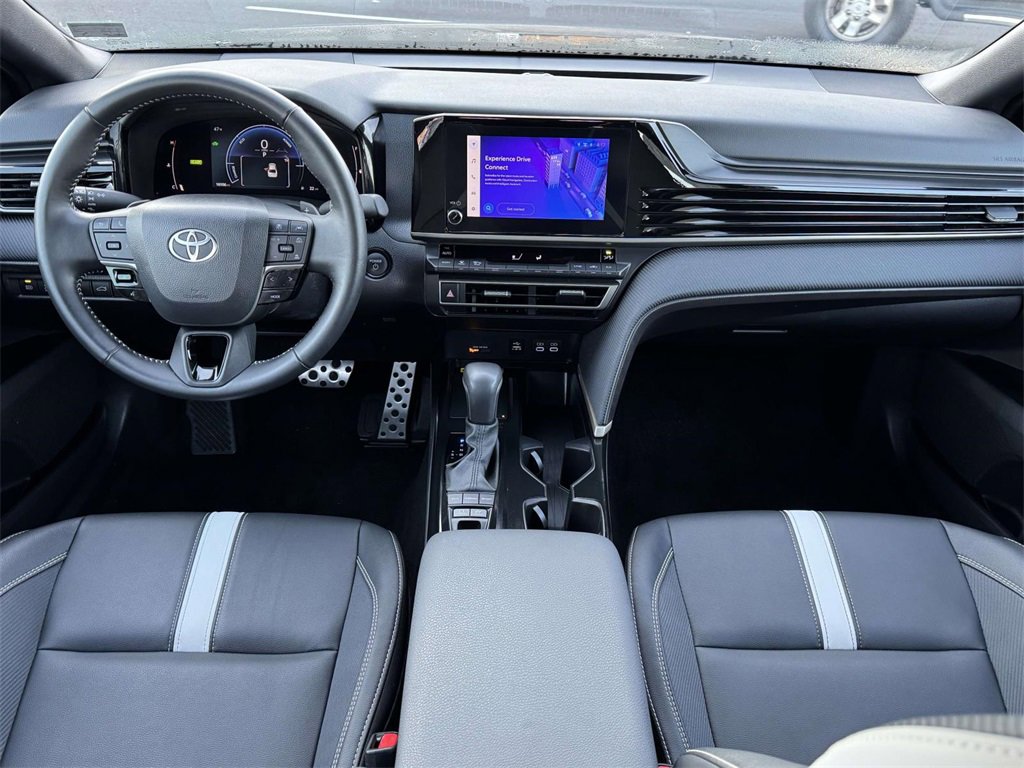 Used 2025 Toyota Camry SE image 2