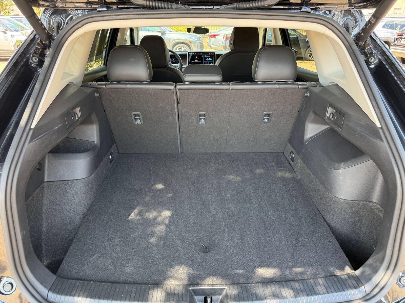 Used 2026 Volkswagen Tiguan SE AWD/4WD image 31