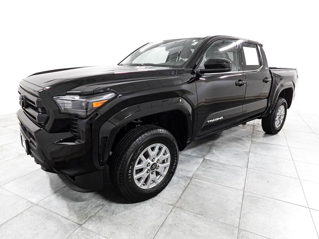 Used 2025 Toyota Tacoma SR5 AWD/4WD image 3