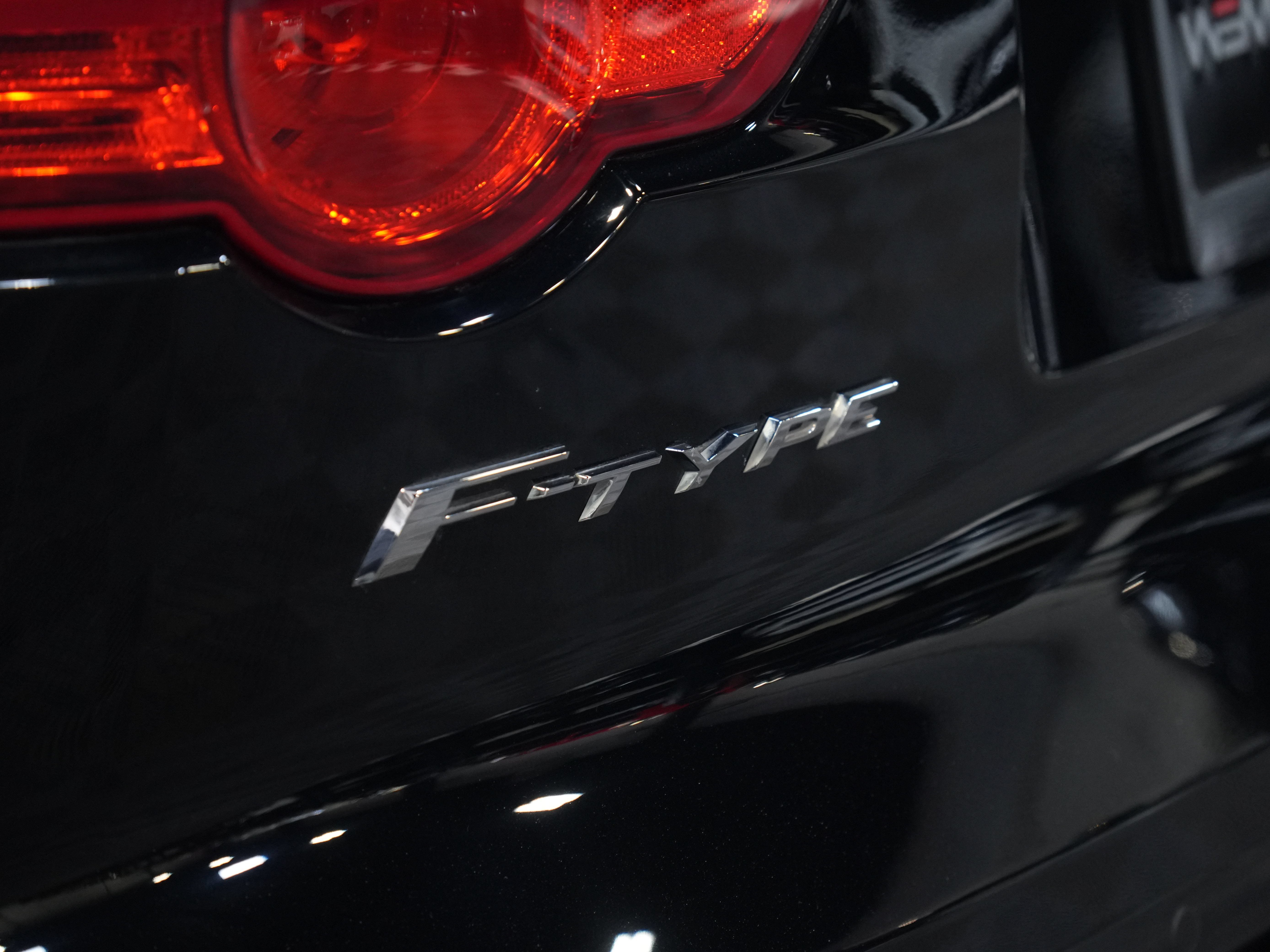 Used 2015 Jaguar F-TYPE R RWD image 18