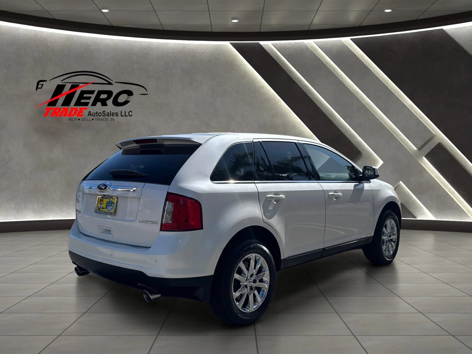 Used 2011 Ford Edge Limited w/ Driver Entry Pkg FWD image 3
