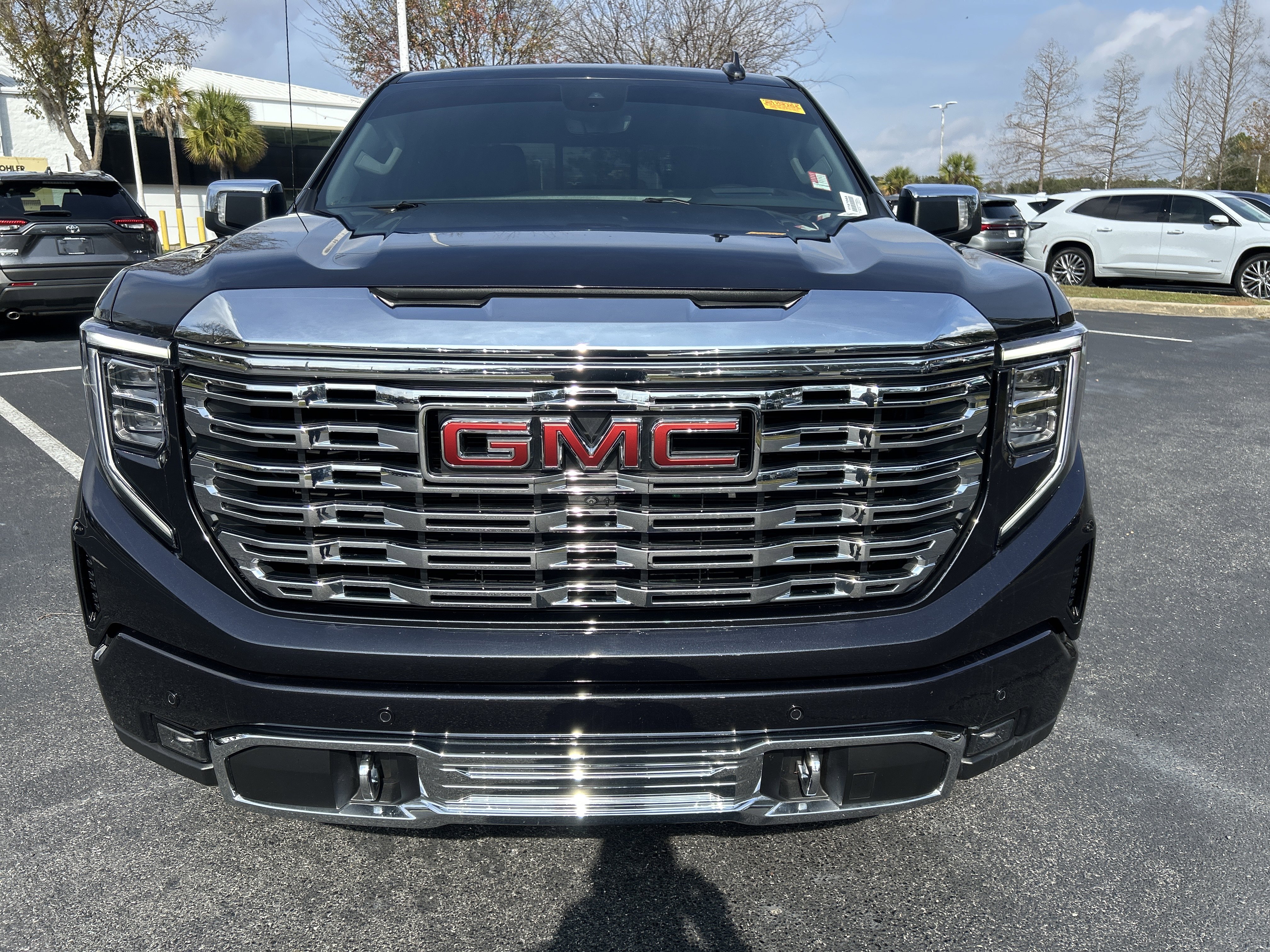 Used 2022 GMC Sierra 1500 Denali w/ Denali Reserve Package image 3