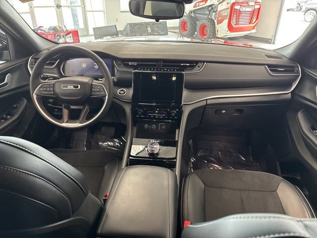 Used 2023 Jeep Grand Cherokee Altitude AWD/4WD image 29