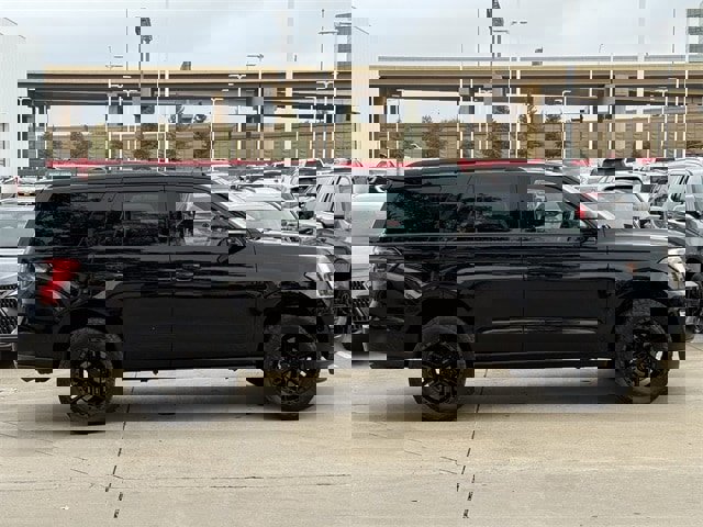 Used 2021 Ford Expedition Limited image 3