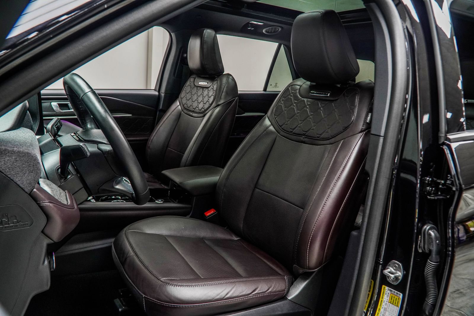 Used 2025 Ford Explorer Platinum w/ LUX Leather Package AWD/4WD image 36
